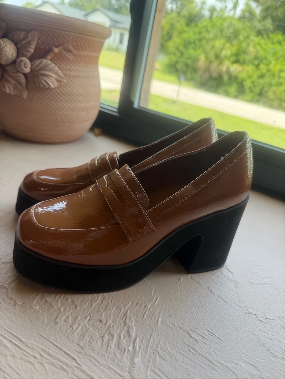 Princess Polly Penny Loafers in a brown patent finish high block heel Size 7